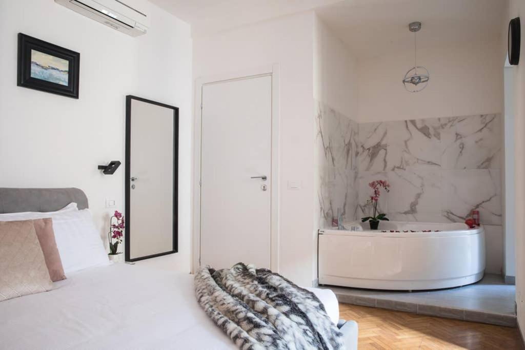 Pink Intimate Jacuzzi Suite Trastevere - Top Collection Rom Exterior foto